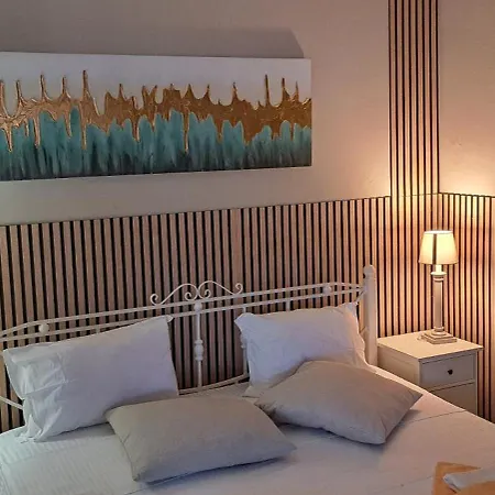 Super Renovated Maisonette - σούπερ ανακαινισμένη μεζονέτα 別荘 フィリアトラ