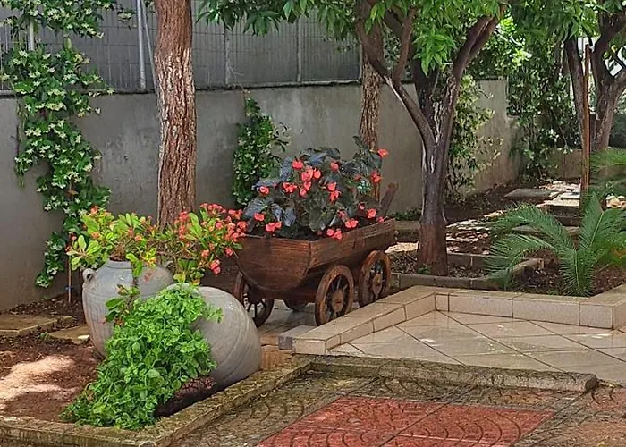 Super Renovated Maisonette - σούπερ ανακαινισμένη μεζονέτα Дом отдыха